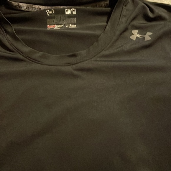 Under Armour Women's Heat Gear Active Shirt Sz M Workout Athleisure Hiking - Picture 4 of 5